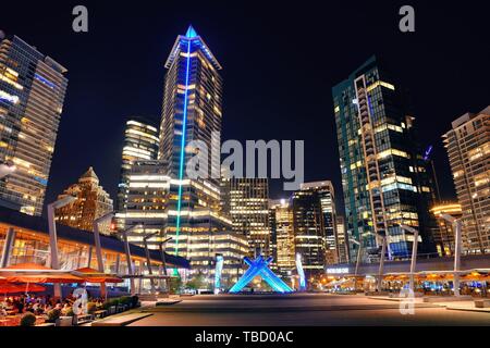 VANCOUVER, BC - 17 agosto: Jack Poole Plaza e alle Olimpiadi fiaccola su agosto 17, 2015 a Vancouver in Canada. Con 603k popolazione, è uno dei più etnicamente diverse città in Canada. Foto Stock