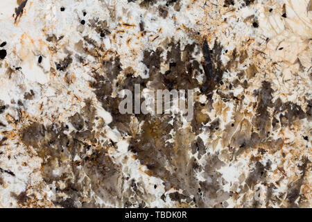 Marrone scuro, arancione, rosso, bianco pietra naturale sfondo texture Foto Stock