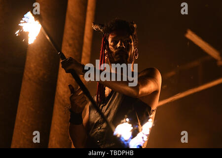 I festaioli unire Beltane gruppo per i primi segni di estate su Calton Hill per celebrare Beltane Festa del Fuoco con: atmosfera dove: Edimburgo, Regno Unito quando: 30 Apr 2019 Credit: Euan ciliegio/WENN Foto Stock