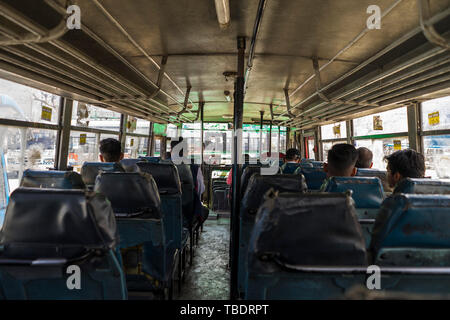 Rishikesh, Uttarakhand / India - 03 12 2019, i dettagli dell'interno del vecchio autobus Foto Stock