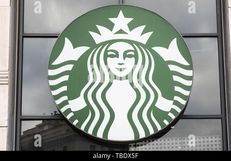 Barcellona, Spagna. 29 Maggio, 2019. Multinazionale Americana la catena Starbucks Coffee logo che si vede in Barcellona. Credito: Budrul Chukrut SOPA/images/ZUMA filo/Alamy Live News Foto Stock