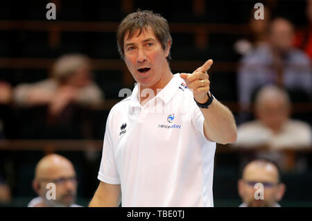 Novi Sad Serbia. 31 Maggio, 2019. In Francia la head coach Laurent Tillie gesti durante il volley maschile di nazioni League match tra la Francia e la Russia a Novi Sad Serbia, il 31 maggio 2019. La Francia ha vinto 3-1. Credito: Predrag Milosavljevic/Xinhua/Alamy Live News Foto Stock