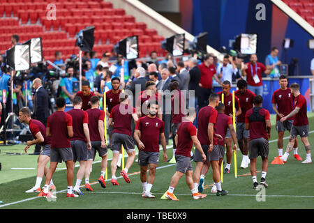 Madrid, Spagna. 31 Maggio, 2019. Mohamed Salah di Liverpool - Liverpool formazione in Wanda Metropolitano Stadium prima della finale di domani, Tottenham Hotspur v Liverpool, la finale di UEFA Champions League, Wanda Metropolitano Stadium, Madrid - 31 Maggio 2019 Credit: Giornata immagini limitata/Alamy Live News Foto Stock