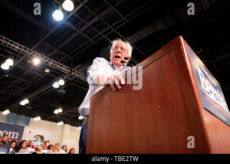 Pasadena, Stati Uniti. 31 Maggio, 2019. Stati Uniti Il senatore e candidato presidenziale, Bernie Sanders, parla di una campagna rally a Pasadena, in California. Il 2020 speranzoso presidenziale ha parlato ai sostenitori a Pasadena Convention Center. Questo weekend Sanders parteciperanno anche i 2019 California Partito Democratico Convenzione di Stato di San Francisco. Credito: SOPA Immagini limitata/Alamy Live News Foto Stock