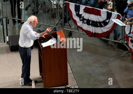 Pasadena, Stati Uniti. 31 Maggio, 2019. Stati Uniti Il senatore e candidato presidenziale, Bernie Sanders, parla di una campagna rally a Pasadena, in California. Il 2020 speranzoso presidenziale ha parlato ai sostenitori a Pasadena Convention Center. Questo weekend Sanders parteciperanno anche i 2019 California Partito Democratico Convenzione di Stato di San Francisco. Credito: SOPA Immagini limitata/Alamy Live News Foto Stock