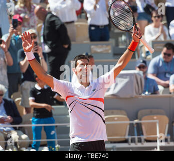 Parigi, Francia. Il 1 giugno, 2019. Novak Djokovic (SRB) sconfitto Salvatore Caruso (ITA) 6-3, 6-3, 6-2, all'aperto francese essendo giocato a Stade Roland-Garros in Parigi, Francia. © Karla Kinne/Tennisclix 2019/CSM/Alamy Live News Foto Stock