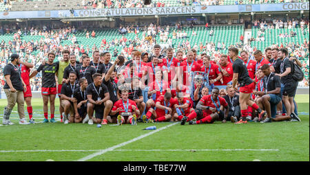 Londra, Regno Unito. 01th, Giu 2019. I Saraceni festeggiare la conquista dell'Gallagher Premiership Rugby partita finale tra i saraceni e Exeter Chiefs a Twickenham Stadium di Sabato, 01 giugno 2019. Londra Inghilterra . (Solo uso editoriale, è richiesta una licenza per uso commerciale. Nessun uso in scommesse, giochi o un singolo giocatore/club/league pubblicazioni.) Credito: Taka G Wu/Alamy Live News Foto Stock