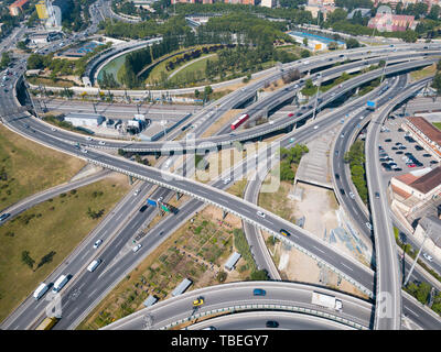 Vista aerea dell'autostrada grado separazione in Barcellona, Spagna Foto Stock