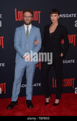 'Colpo lungo' New York Premiere a AMC Lincoln Square Theatre - tappeto rosso arrivi con: Seth Rogen, Charlize Theron dove: New York New York, Stati Uniti quando: 30 Apr 2019 Credit: Ivan Nikolov/WENN.com Foto Stock