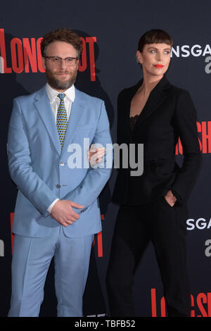 'Colpo lungo' New York Premiere a AMC Lincoln Square Theatre - tappeto rosso arrivi con: Seth Rogen, Charlize Theron dove: New York New York, Stati Uniti quando: 30 Apr 2019 Credit: Ivan Nikolov/WENN.com Foto Stock