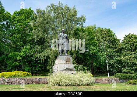 Vilnius, Lituania. Maggio 2019. Una vista della statua del scrittore Peter Cvirka Foto Stock