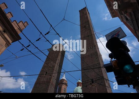Le due torri di Bologna, Italia Foto Stock