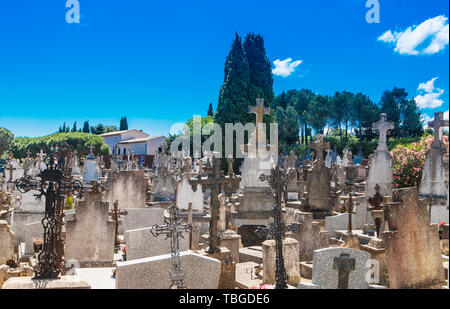 Cimitero Cattolico in Carcassonne, Francia Foto Stock