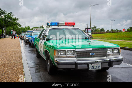 Vintage San Diego California autostrada pattuglia di polizia macchina parcheggiata fuori il Jefferson Memorial in Washington, DC, Stati Uniti d'America il 13 maggio 2019 Foto Stock