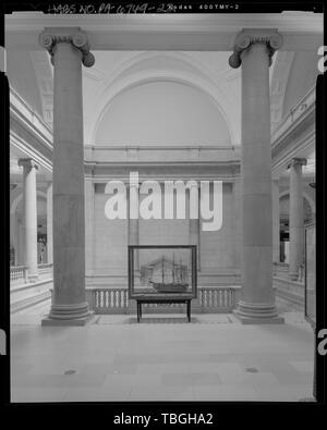 Scale HALL, guardando a Nord dal secondo piano libreria gratuita di Philadelphia, Central Library 1901 Vine Street, Philadelphia, Contea di Philadelphia, PA Trumbauer, Orazio, architetto di Abele, Julian, architetto Carnegie, Andrew, finanziere alleanza di conservazione per una maggiore Philadelphia, sponsor Foto Stock