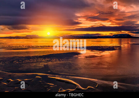 Tramonto in inverno, Lago Myvatn, Islanda Foto Stock