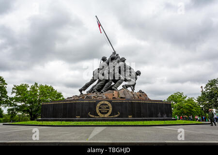 Stati Uniti Marine Corp War Memorial raffigurante la piantagione di bandiera su Iwo Jima in WWII in Arlington, Virginia, Stati Uniti d'America il 13 maggio 2019 Foto Stock