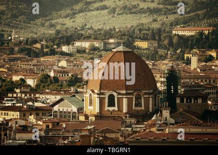 Firenze vista sul tetto con cappelle Medicee cupola in Italia Foto Stock