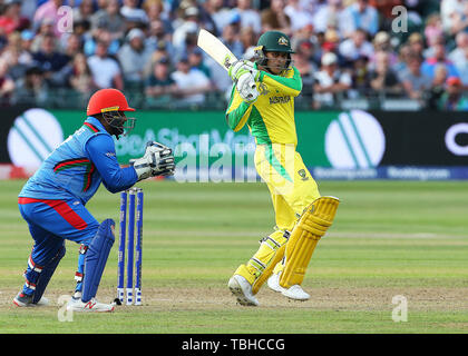 Australia Usman Khawaja ovatta in azione durante la ICC Cricket World Cup group stage corrispondono a Bristol County Ground. Foto Stock