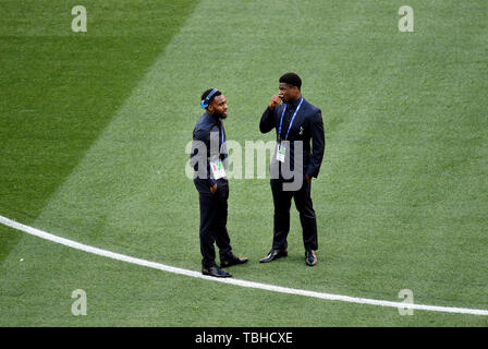 Tottenham Hotspurs' di Danny Rose (sinistra) e Serge Aurier finale di UEFA Champions League a Wanda Metropolitano, Madrid. Foto Stock
