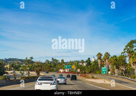 Il traffico in direzione nord sulla superstrada 101. Los Angeles, California Foto Stock