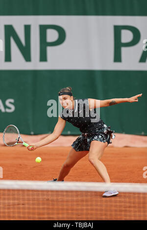 Parigi, Francia 30 maggio. Aryna Sabalenka (BLR) svolge una caduta durante gli Open di Francia di tennis alla Stade Roland-Garros, Paris giovedì 30 maggio 2019. (Credit: Jon Bromley | MI News) Foto Stock