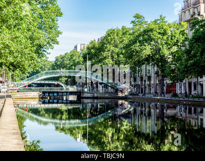 Ponte sul Canal Saint-Martin a Parigi Foto Stock