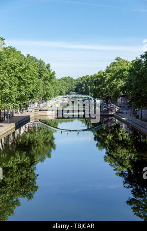 Ponte sul Canal Saint-Martin a Parigi Foto Stock