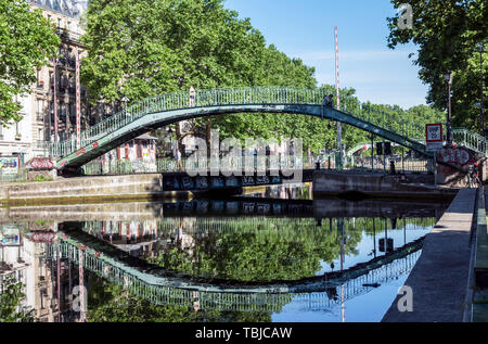Ponte sul Canal Saint-Martin a Parigi Foto Stock