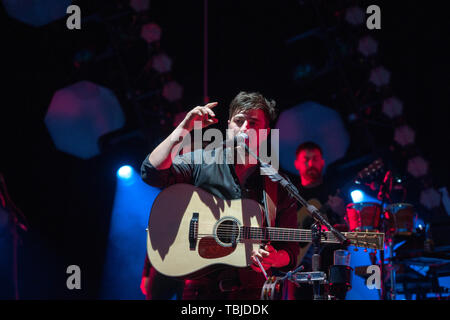 Londra, Regno Unito. Sabato 1 Giugno, 2019. Marcus Mumford dei Mumford e figli di eseguire sul palco a tutti i punti est Festival in Victoria Park, foto: Roger Garfield/Alamy Live News Foto Stock