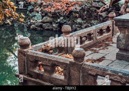 Ci sono caduto foglie in Yiyuan, Suzhou. Foto Stock