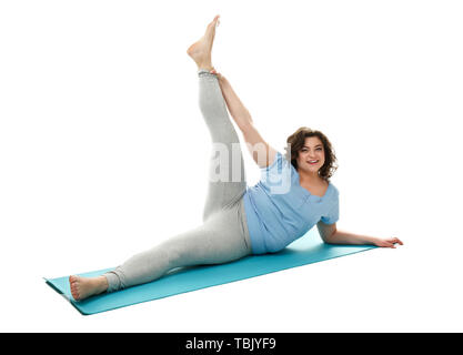 Donna sovrappeso training su sfondo bianco Foto Stock