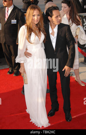 LOS ANGELES, CA. Agosto 01, 2007: Jennifer Lopez e il marito Marc Anthony presso il Los Angeles premiere del loro film 'El Cantante l' al Directors Guild of America. © 2007 Paul Smith / Featureflash Foto Stock