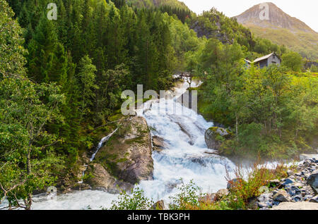 Cascata di Låtefossen in Norvegia, vicino a Odda Foto Stock