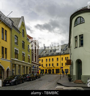 Alesund è una cittadina norvegese famosa nel mondo per i suoi splendidi edifici Art Nouveau. Alesund, More og Romsdal, Norvegia, Agosto 2018 Foto Stock