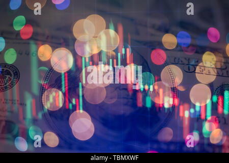 I dati su un monitor che compresi di analisi di mercato. I grafici a barre, gli schemi, i dati finanziari. Forex grafico. Foto Stock