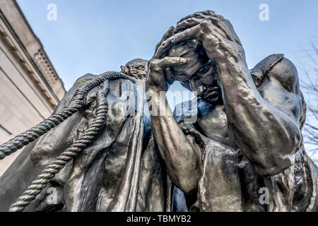 Philadelphia, Pennsylvania, Stati Uniti d'America - Dicembre 2018 - dettaglio della borghesia di Calais da Auguste Rodin nei giardini del Museo Rodin di Philadelphia. Foto Stock