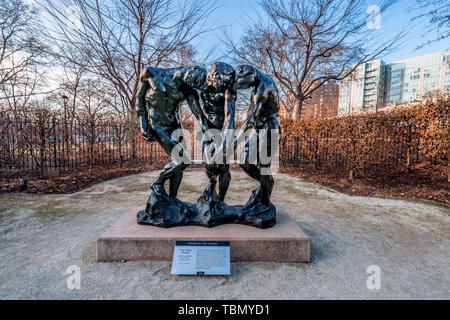 Philadelphia, Pennsylvania, Stati Uniti d'America - Dicembre 2018 - Le tre tonalità di Auguste Rodin nei giardini del Museo Rodin di Philadelphia. Foto Stock