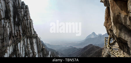 Fotografato a Songshan Scenic Area, città di Dengfeng, Zhengzhou, nella provincia di Henan il 17 marzo 2019 Foto Stock