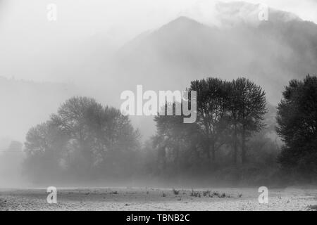 Nuvole di fumo del Palon Fiume Zangbo Foto Stock