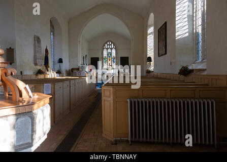 All'interno del paese la chiesa di san Michael, Tunstall, Suffolk, Inghilterra, Regno Unito Foto Stock