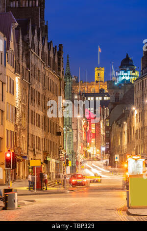 Il Royal Mile di Edimburgo città vecchia Cityscape al tramonto tramonto, Edimburgo, Scozia UK Foto Stock