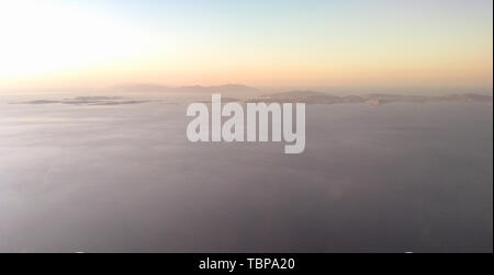 Santorini, Grecia: vista dall'aereo in volo Foto Stock