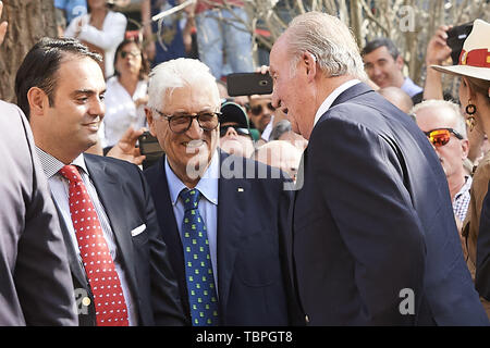 Aranjuez, Madrid, Spagna. 2 Giugno, 2019. Il re Juan Carlos di Spagna assiste la corrida omaggio a Maria de las Mercedes de Borbon a Plaza de Toros de Aranjuez il 2 giugno 2019 in Aranjuez, Spagna .Questo evento è l'ultimo evento come Re Juan Carlos di Spagna Spagna rappresenterà il Royals spagnolo prima di questo credito di pensionamento: Jack Abuin/ZUMA filo/Alamy Live News Foto Stock