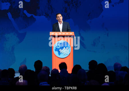 Washington, Stati Uniti. 02Giugno, 2019. Matteo Bronfman, sedia, AJC Board of Trustees, parla all'American Jewish Committee (AJC) Global Forum conference in Washington, DC. Credito: SOPA Immagini limitata/Alamy Live News Foto Stock