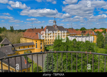 Wunsdorf, Deutschland. 29 Maggio, 2019. 29.05.2019, Brandeburgo, Wunsdorf: l'ex militare di casa del sito degli ufficiali. Il sito è stato ginnastica militare (1919), poi scuola militare (1933) e dal 1945 la casa degli ufficiali. Credito: Patrick Pleul/dpa-Zentralbild/ZB | in tutto il mondo di utilizzo/dpa/Alamy Live News Foto Stock