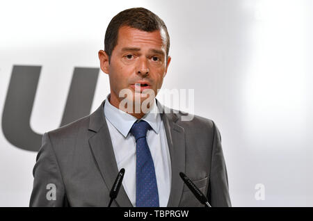 Weimar, Germania. 03 Giugno, 2019. Mike Mohring, CDU faction leader della Turingia, parla con i giornalisti durante la conferenza della CDU/CSU i capi delle fazioni dei governi federali e statali. I capi della CDU/CSU gruppi parlamentari vogliono discutere la politica in materia di clima e la digitalizzazione. Credito: Martin Schutt/dpa-Zentralbild/dpa/Alamy Live News Foto Stock