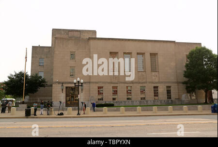 Peoria, Stati Uniti d'America. Il 3 giugno, 2019. Foto scattata il 3 giugno 2019 mostra la Federal Courthouse edificio in Peoria, Illinois, Stati Uniti. Versione di prova di Brendt Christensen, accusato rapitore e killer di visitare lo studioso cinese Zhang Yingying nel 2017, ha avuto inizio lunedì alle ore 9 del mattino ora locale (1400 GMT) presso un tribunale federale in Peoria. Credito: Wang Ping/Xinhua/Alamy Live News Foto Stock