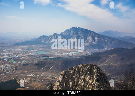 Fotografato a Songshan Scenic Area, città di Dengfeng, Zhengzhou, nella provincia di Henan il 17 marzo 2019 Foto Stock