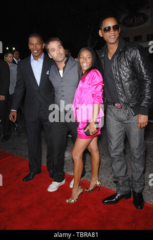 LOS ANGELES, CA. 18 settembre 2007: LtoR: Jamie Foxx, Jeremy Piven, Jada Pinkett Smith e Will Smith alla premiere mondiale di Foxx il nuovo film "Regno" al Mann Village Theatre, Westwood. © 2007 Paul Smith / Featureflash Foto Stock